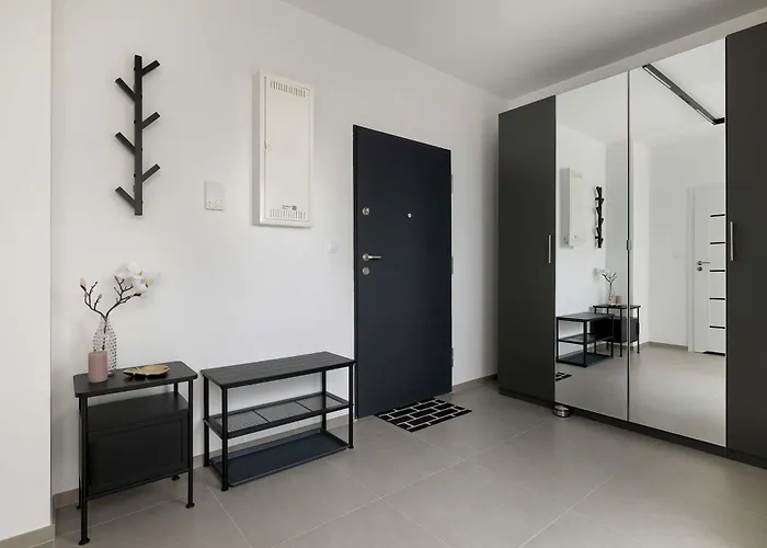 Funkcjonalny W Katowicach Z Dostepem Do Silowni, Sauny I Parkingiem By Renters Katowice